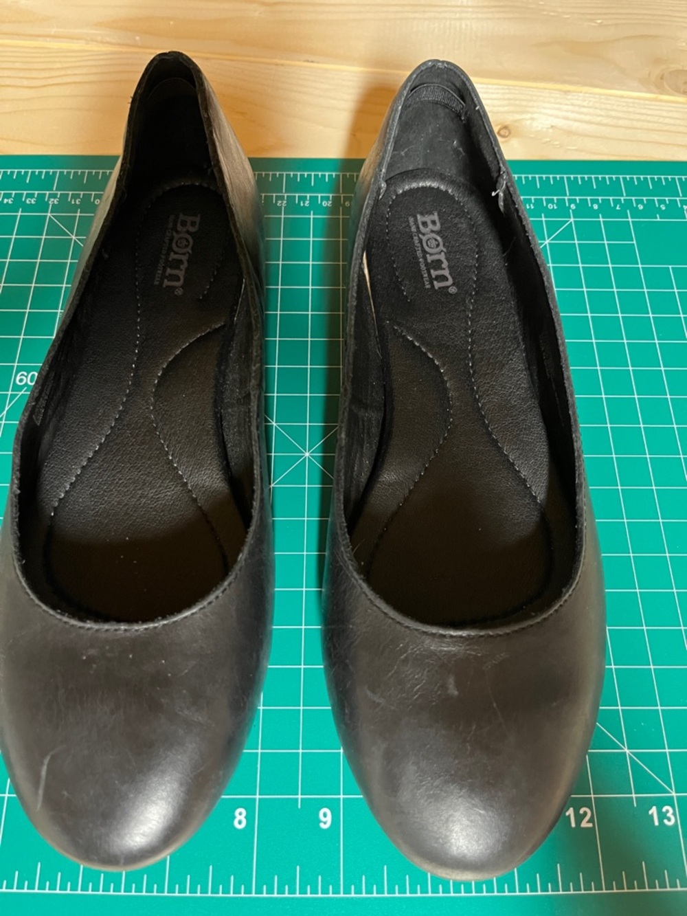 Born Women's Black Classic Leather Ballet Flats: Sz 7.5